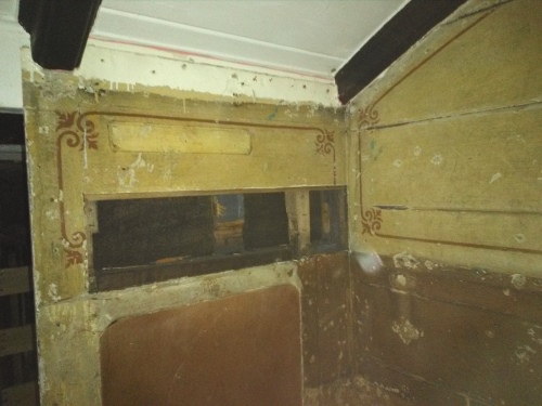 Tony Lyster 07/01/2020: internal decoration across compartment walls