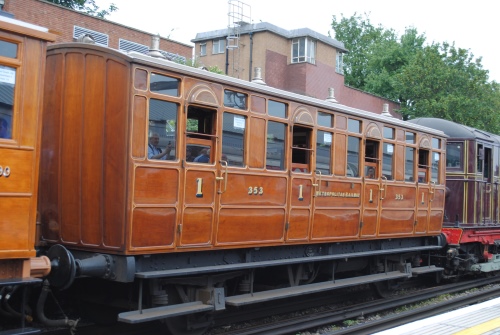 Metropolitan 353 'Jubilee' steam stock coach (body only) built 1892