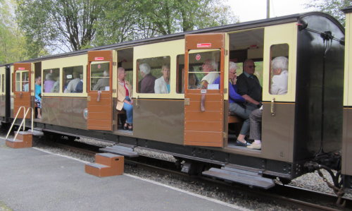 GWR 4145 Fully-enclosed Second Open narrow gauge coach built 1938