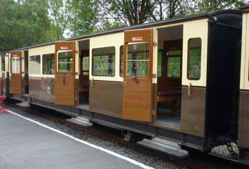 GWR 4994 Fully-enclosed Second Open narrow gauge coach built 1938