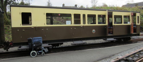GWR 4995 fully enclosed Brake Second Open narrow gauge coach built 1938